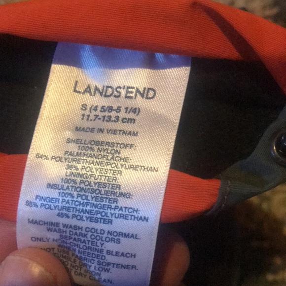 Children’s Lands’ End winter Mittens brand new - Picture 3 of 3